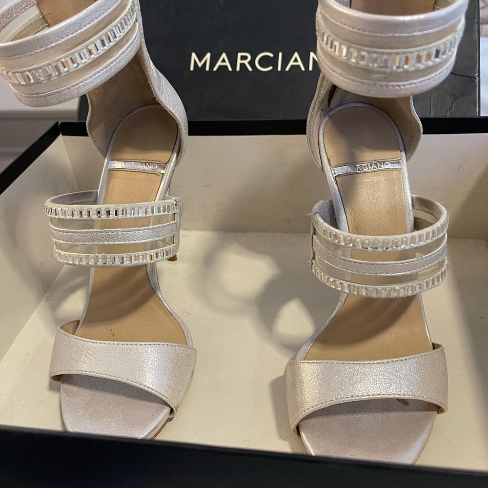 Marciano size 6